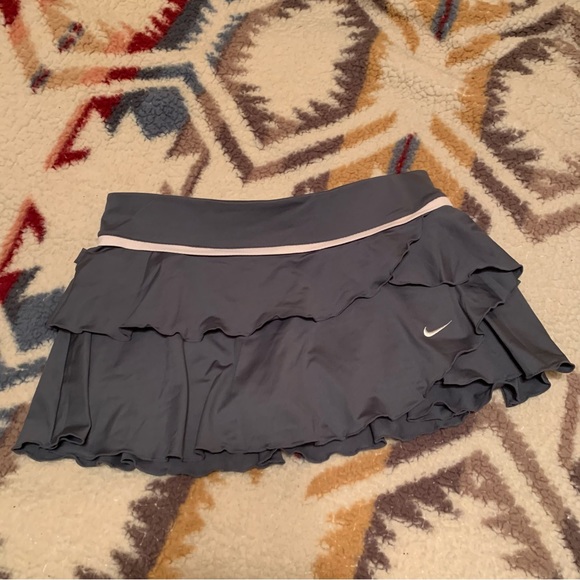 Nike ruffled dri-fit tennis skort skirt - Picture 3 of 11